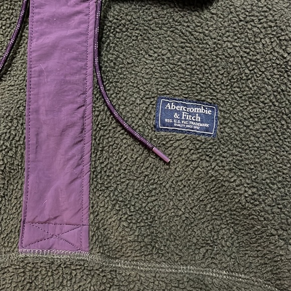 Abercrombie & Fitch Half Zip - Picture 2 of 3